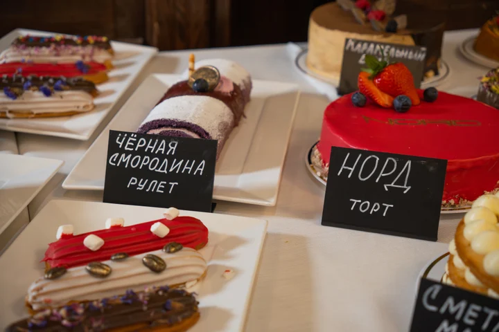 Рулет «Чёрная смородина» и торт «Норд» на семинаре «КондитерСнаб»