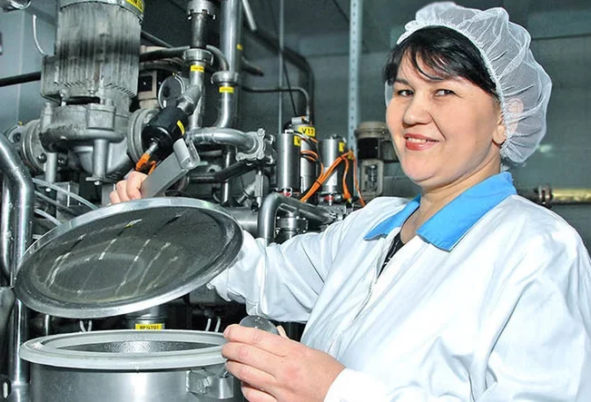 Работа на Мелеузовском молочноконсервном комбинате. Фото с официального сайта.