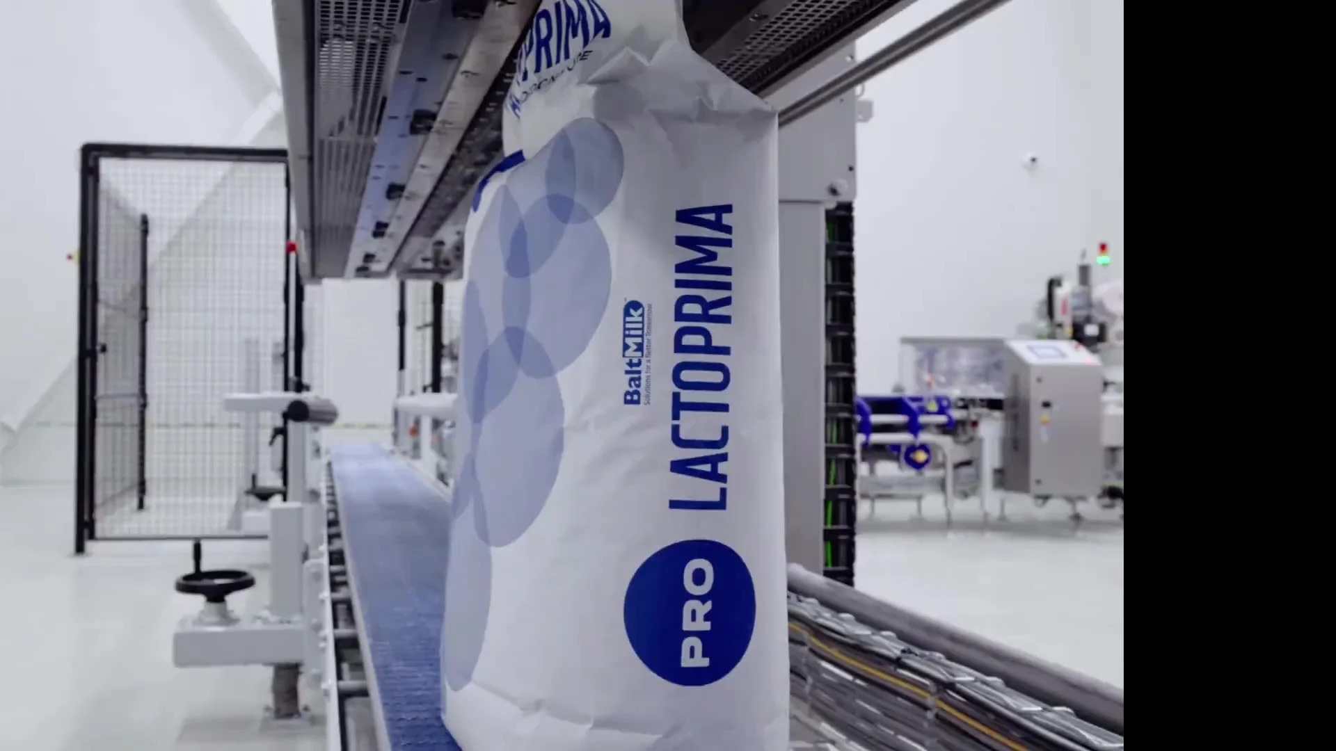 Фасовка молочных ингредиентов LACTOPRIMA на производстве Baltmilk.